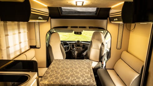 4p Ford semi-integrated uit 2023
