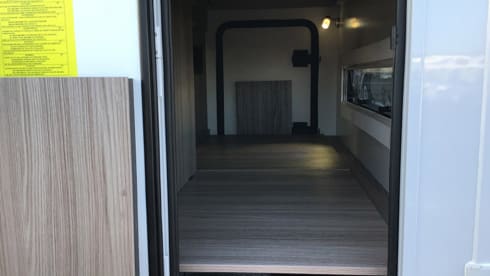 4 berth Benimar Tessoro 413