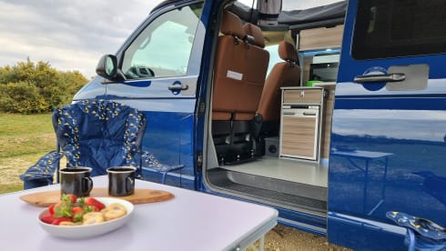 Bluey – 4 berth Volkswagen T6 Transporter 4Motion campervan (off-grid camper)