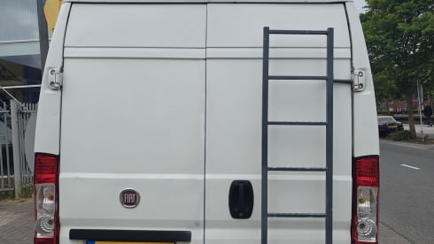 Loesje – Unique 2-person campervan for adventure & luxury!