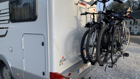 Hymer – Recent well equipped integral mobile home
