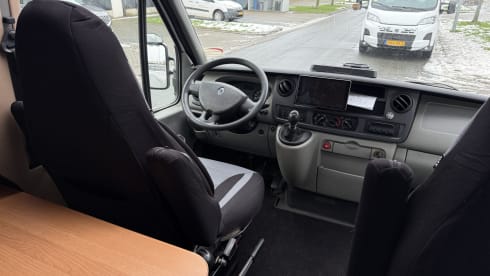 Haags Bakkie – 2p Knaus semi-integrated uit 2005