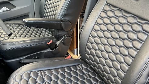 Bluey – 4 berth Volkswagen campervan from 2020