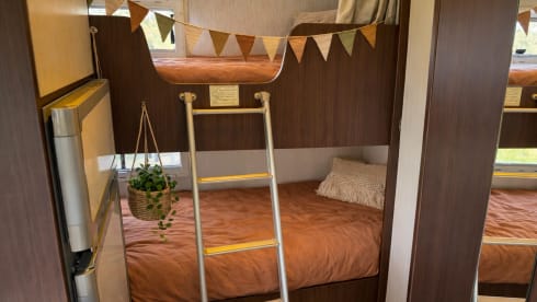 7p Hymer alcove from 2012