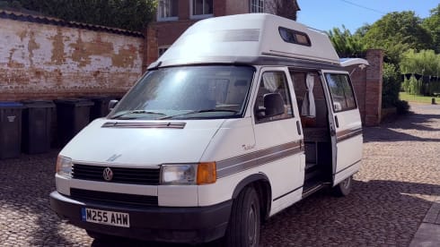 Vanny – Volkswagen Trident 1994 berth Campervan  1994.          