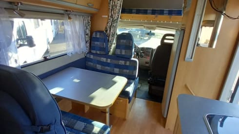 Family camper with XL garage and a cozy sitting area! (6Person)