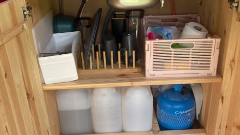 Off-grid campervan met twijfelaar stapelbed!