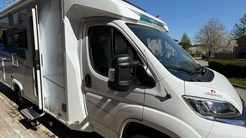 Joa 75T – 5p Bavaria semi-integrated uit 2024