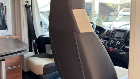 Sunny – Citroen Pössl Summit 600 Plus 4 zitplaatsen