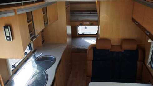 Widely equipped 4p Fiat Dethleffs with double bed, bunk bed.