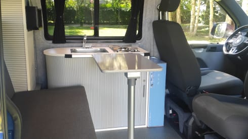 Sturdy Volkswagen T5 bus camper for 2-4 people