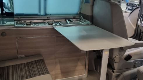 VOLKSWAGEN CALIFORNIA AUTOMAAT