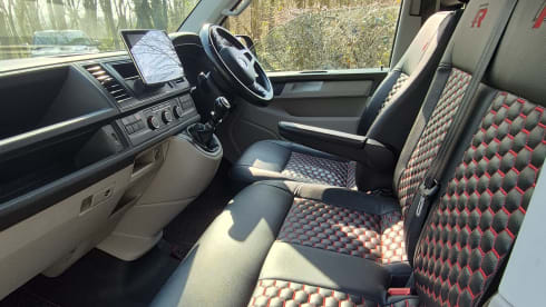 Vanessa – High Spec 4 berth VW T6 campervan