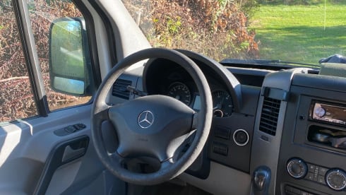 Meddy – 2 persoons ruime Mercedes bus 2009