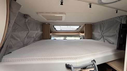 T67s2 – SunLight T67s 4-person (with roof air conditioning!)