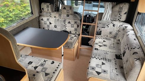 Eura Mobil – Spacious, 6-person family camper from 2003