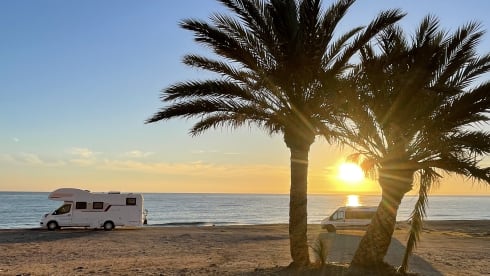Kronos 284TL – Autocaravana en Alicante/ Torrevieja desde 100€/noche — ¡Vuela y conduce!