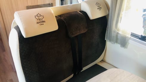 LUXURY AHORN CANADA, length beds and pull-down bed, ideal for families and seniors