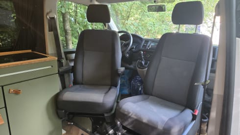 Green Adventurer – 4p Volkswagen bus from 2018
