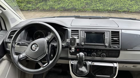 Hedwig – 2020 4-person Volkswagen campervan