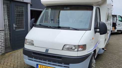 RELAX  – Challenger Semi-Integrated from 2001 WITH WIFI