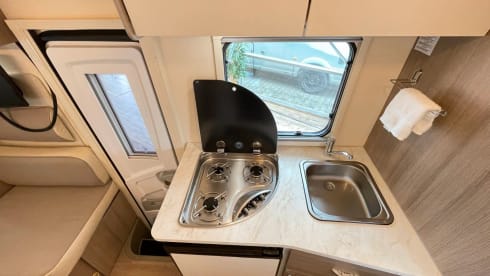 C-type – Brand new camper, built in 2023, 2 to 4 persons, fully equipped!