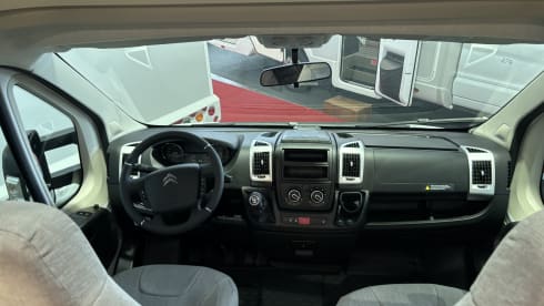 4p Joa 75T semi-integrated from 2025