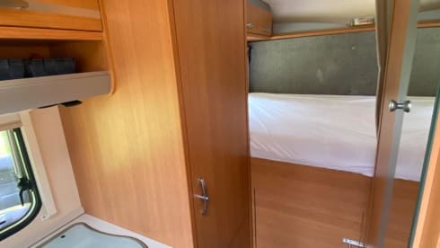 Knausie – Neat, Compact Four-person (family) Camper with two fixed beds