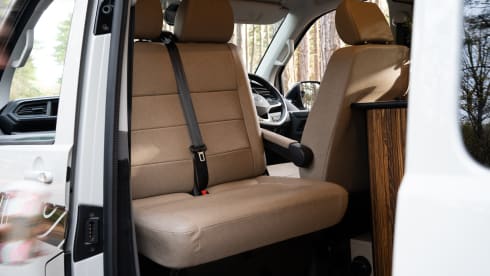 Meeko – 4 Berth Volkswagen T6.1 Campervan 