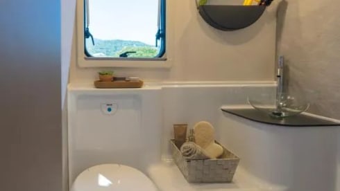 Family – Brand new 7-person Rimor camper