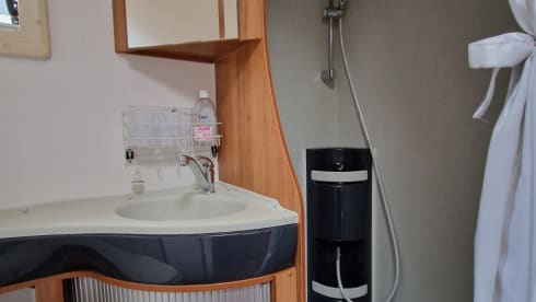 Moby the mobi  – 4p Eura Mobil alcove uit 2009