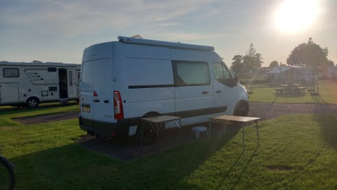 Renault-Bus mit 2 Sitzplätzen aus dem Jahr 2016