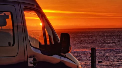 Ronnie – Fully Off-Grid Mercedes Heating & shower/Toilet (Insurance Included)