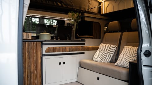Meeko – 4 Berth Volkswagen T6.1 Campervan 