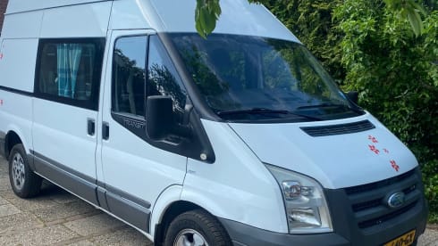 De Ford – Ford Bus camper, please note it is located in Bilbao. Transfer from airport