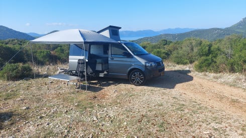 2p Volkswagen bus uit 2015