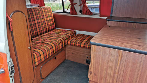 Maxima – A moment back in time with a Volkswagen T2 - Completely restored!