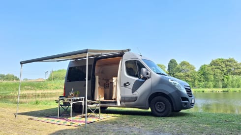Riebedebie and we're gone! Super cozy converted Opel Movano 2p