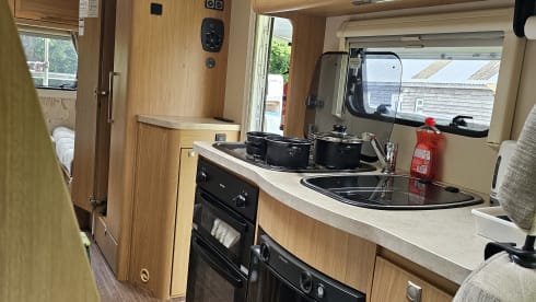 Molly – 6 berth Peugeot Majestic 