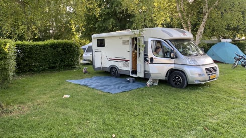 Length beds! Adria Coral S670SL new condition