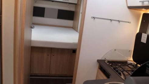 T69L – Hele mooie ruime 4 persoons Sunlight camper uit 2023, veel bergruimte.