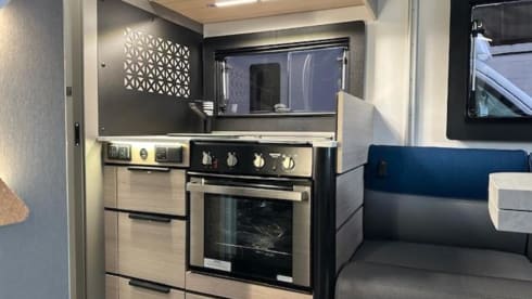 CAMPERO – Luxury 2022 4-Berth Chausson X550 for Your Next Adventure