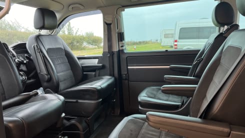 Carol – 2019 VW T6 Caravelle, 4 berth + a cosy bell tent & stove!