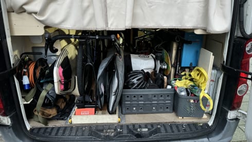 PatHFinder, the Off-Grid Volkswagen Crafter camper from Rotterdam