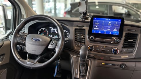 Campervan Bürstner per 4 persone, modello 2022.