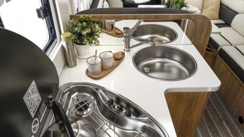 AutoRoller 747 – Luxury 6 Berth Motorhome