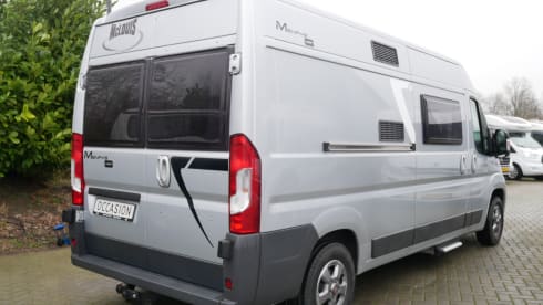 McLouis 5 Menfys Silverline, Sleep / 4 Seats.