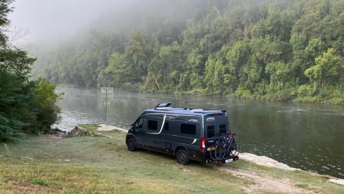 Bus camper PÖSSL, 2 length beds, 2 seats