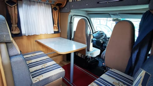 Burstner – Camper with a double bed and two singles to get around Sardinia