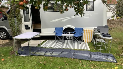 Sadie – 2 berth Mercedes-Benz integrated from 2010